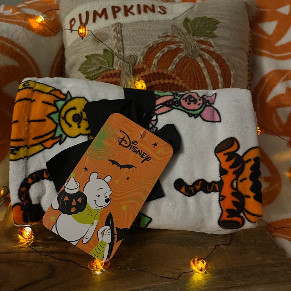 Disney Winnie the Pooh crew halloween hand towels 2set